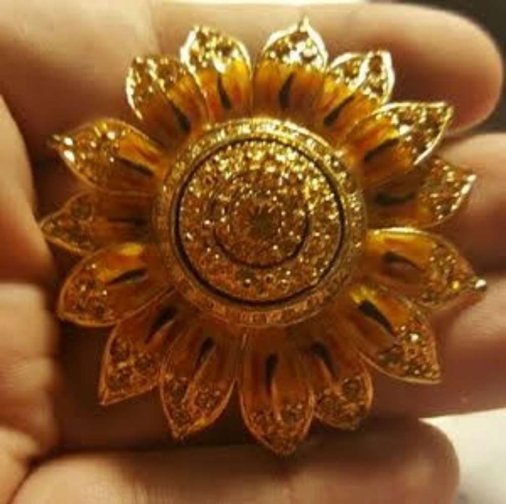 ISO ST. JOHNS VINTAGE SUNFLOWER BROOCH